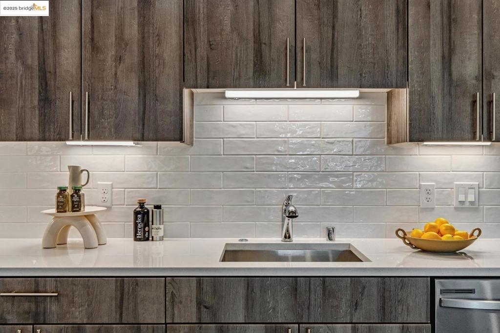 WEST OAKLAND - Residential