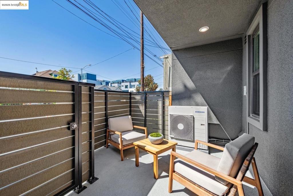 WEST OAKLAND - Residential