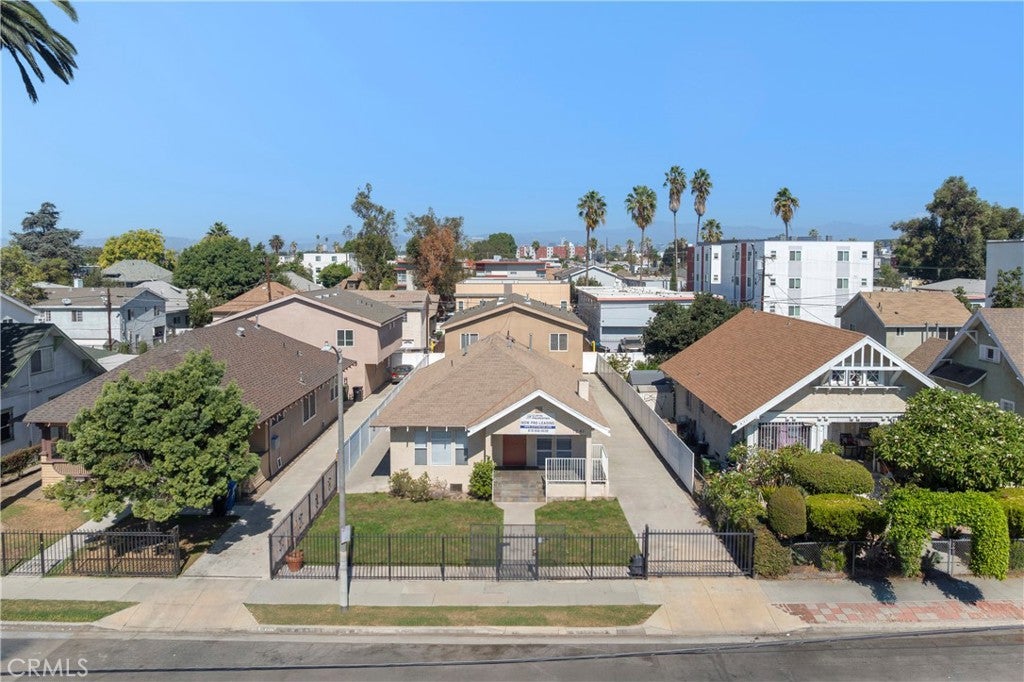 1241 W 37th Drive