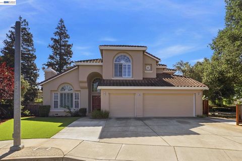 Photo of 780 Avante PL Pl, Morgan Hill, CA 95037 (MLS # 41128472)