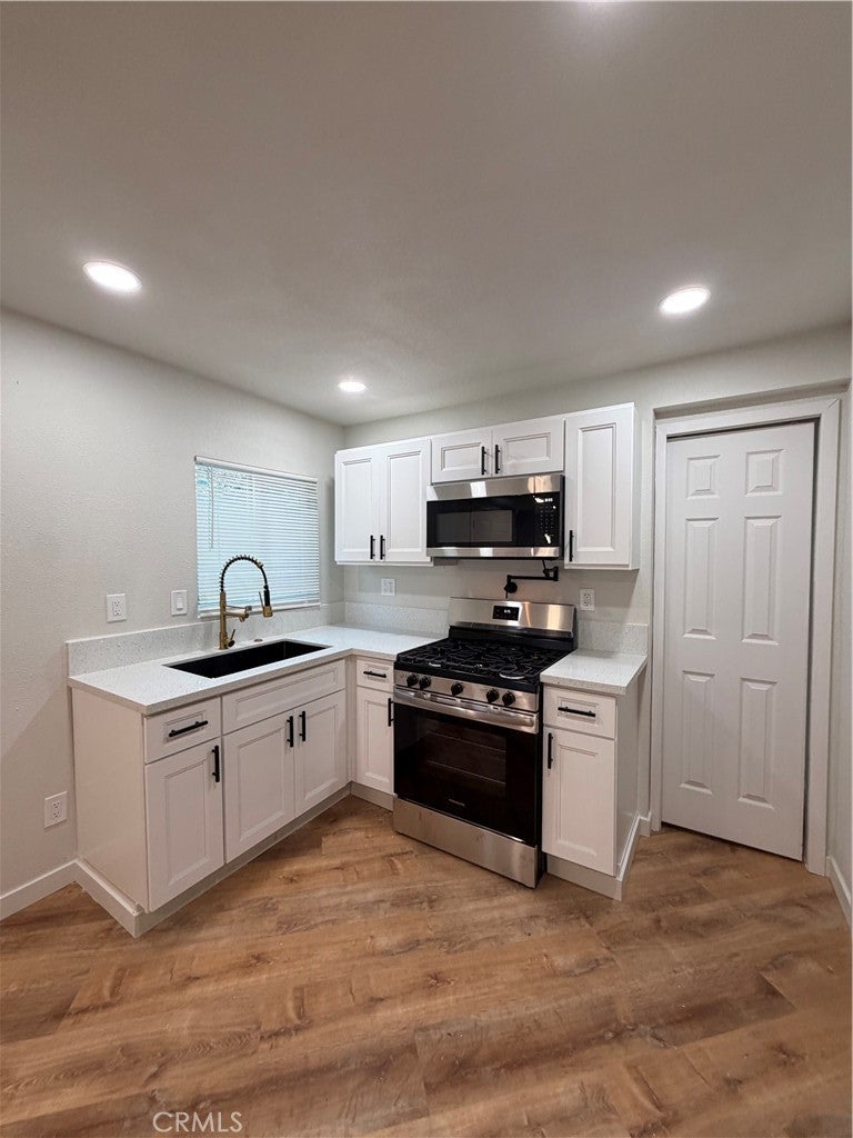 1058 N Hermosa
