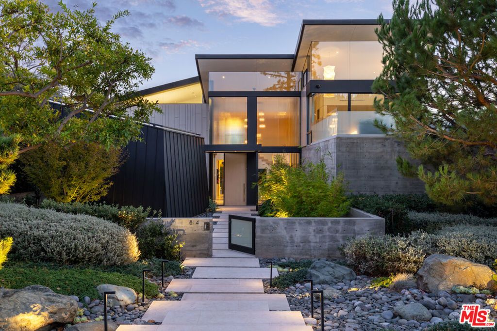 Photo of 814 Toulon Drive, Pacific Palisades, CA 90272 (MLS # 21102693)