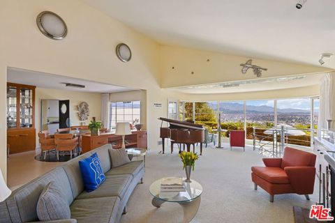 Photo of 3814 Amesbury Road, Los Angeles, CA 90027 (MLS # 26650755)