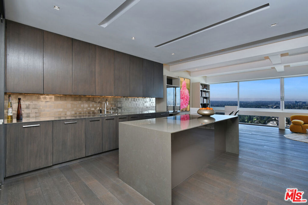 2220 Avenue Of The Stars 2606