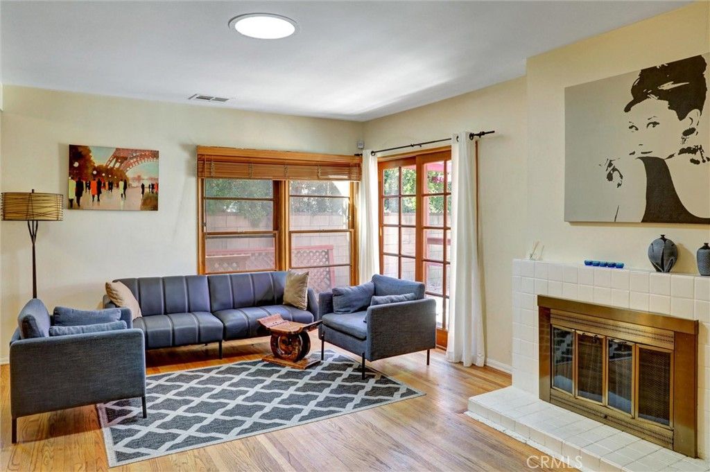 Photo of 15123 Killion Street, Sherman Oaks, CA 91411 (MLS # SR25233177)