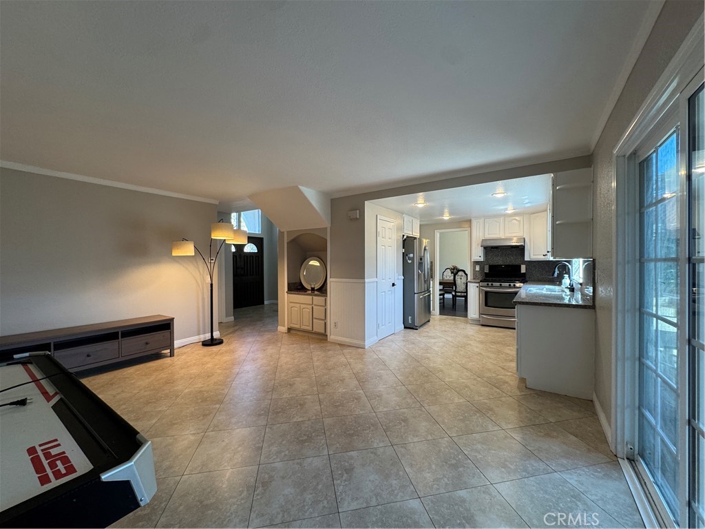 Unknown. - Residential Lease