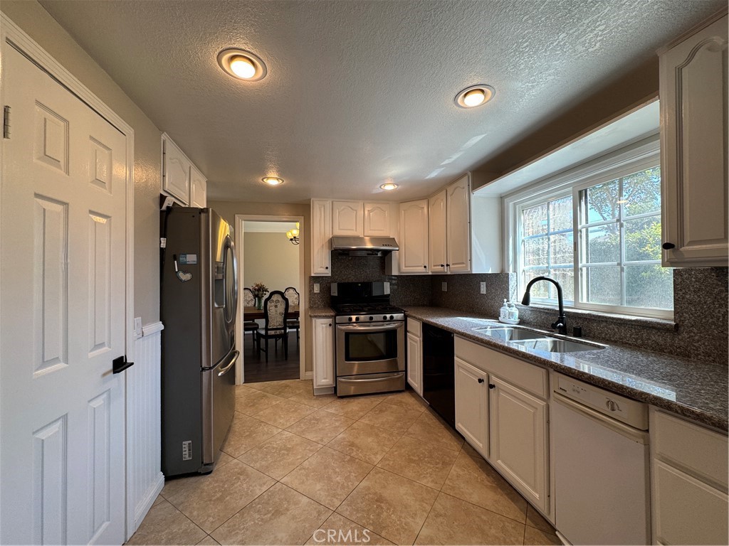 Unknown. - Residential Lease