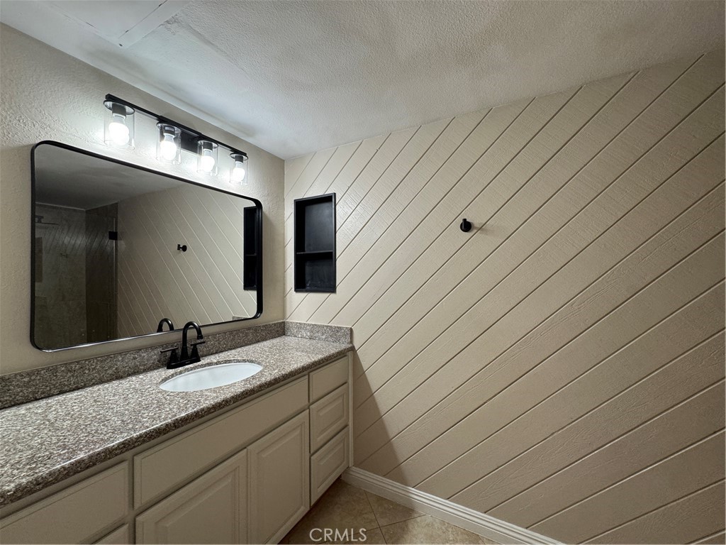 Unknown. - Residential Lease