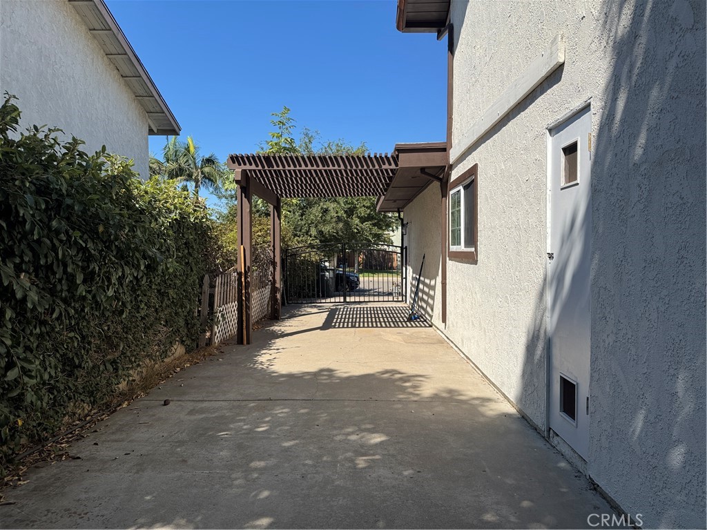 Unknown. - Residential Lease