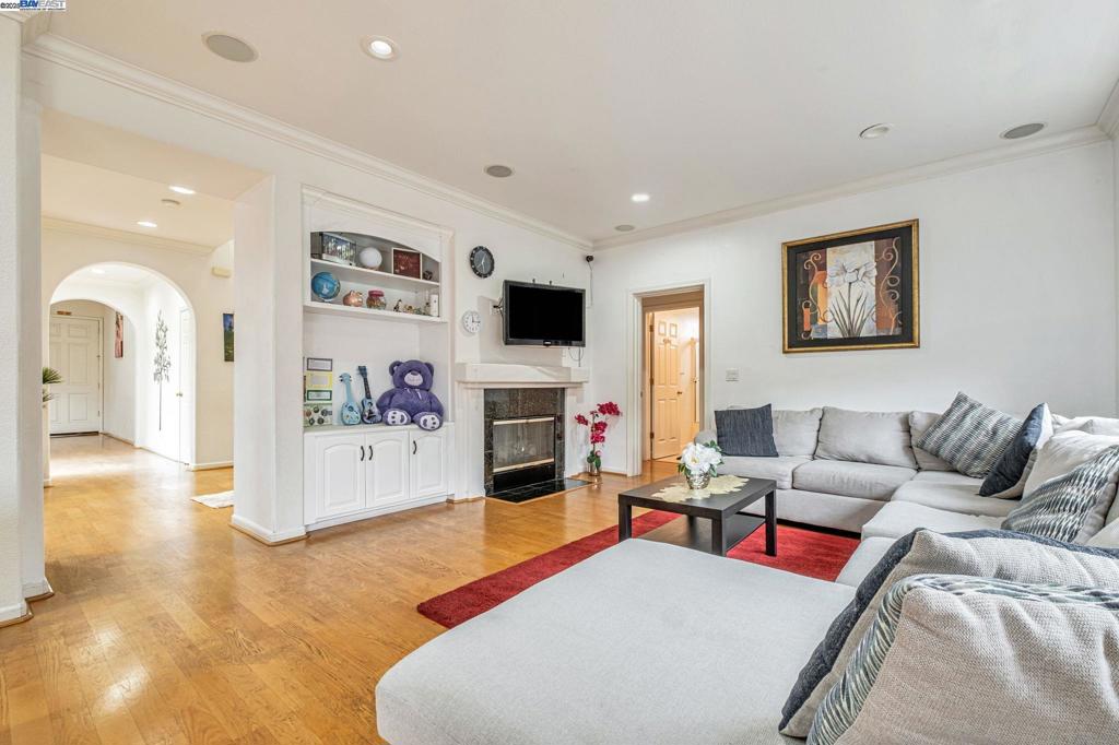 HAYWARD AREA - Residential