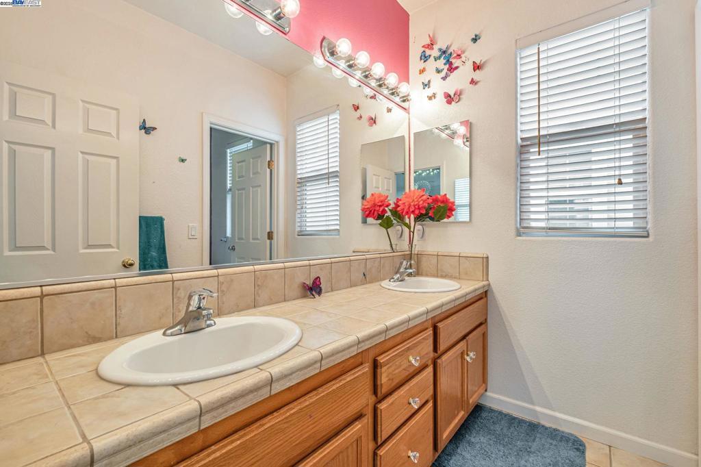 HAYWARD AREA - Residential