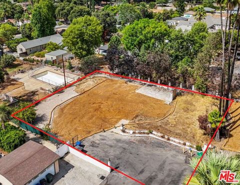 Photo of 672 N Colman Street, Altadena, CA 91001 (MLS # 25589045) Photo of 672 N Colman Street, Altadena, CA 91001 (MLS # 25589045)