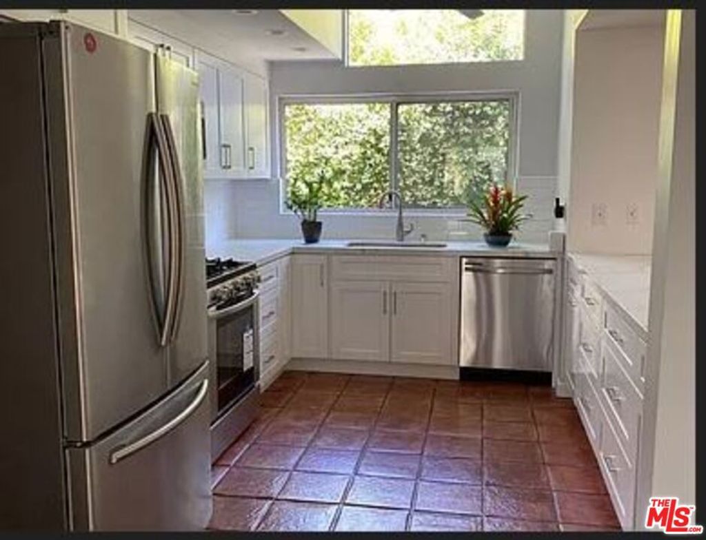Photo of 8090 Mulholland Drive, Los Angeles, CA 90046 (MLS # 25502319)