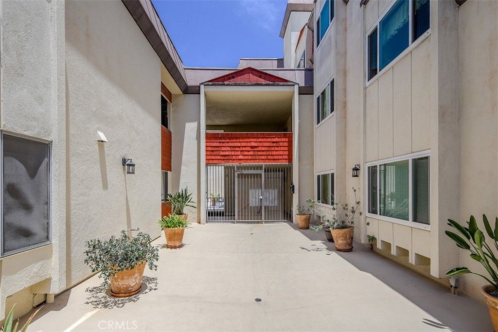 Photo of 5651 Sumner WAY #109, Culver City, CA 90230 (MLS # AR26159165)