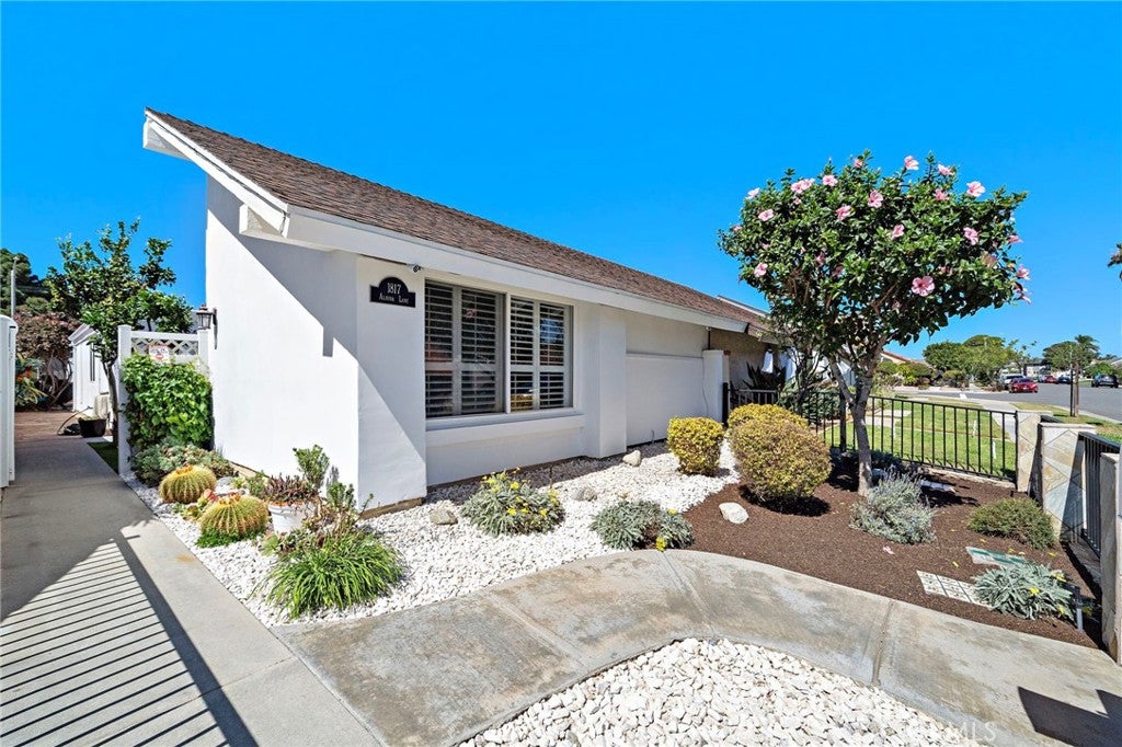 1817 Alsuna Lane