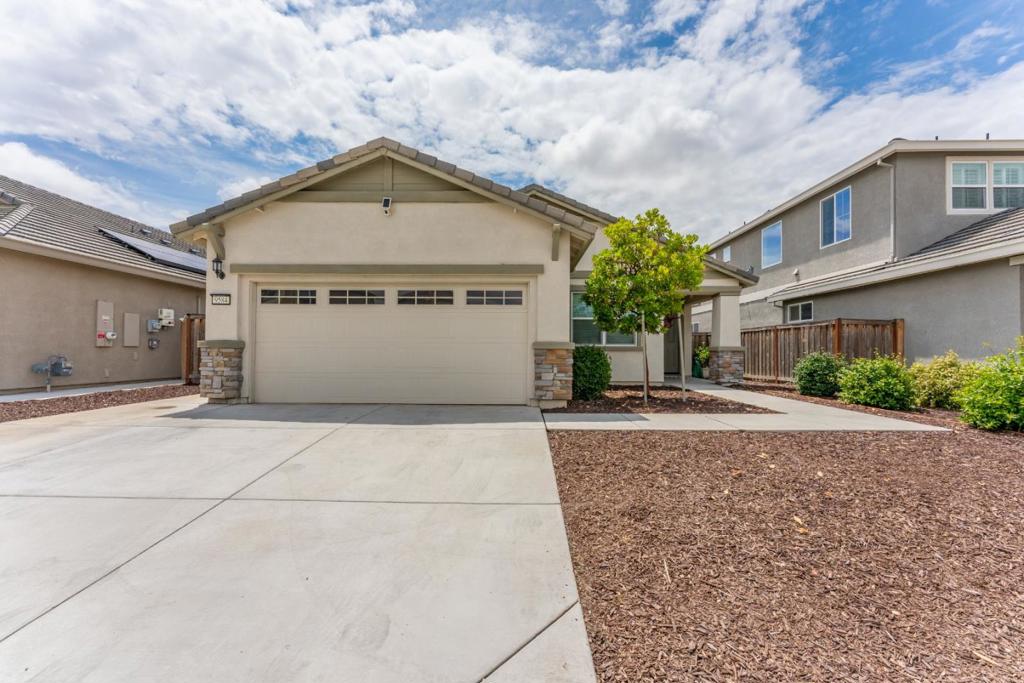 9584 Del Seis Drive