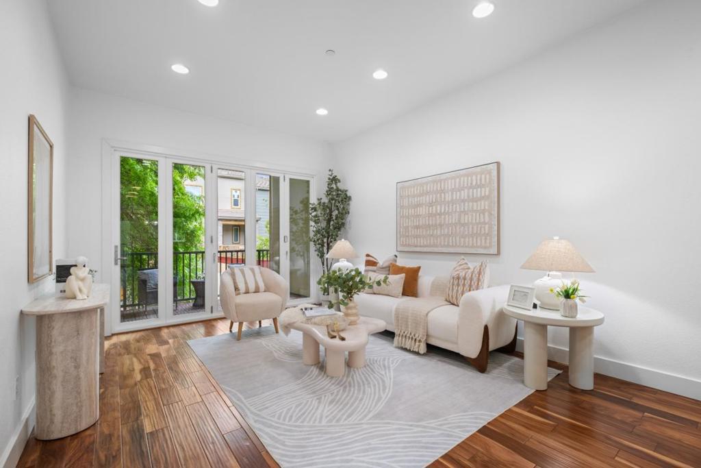 2409 Venturi Place 4