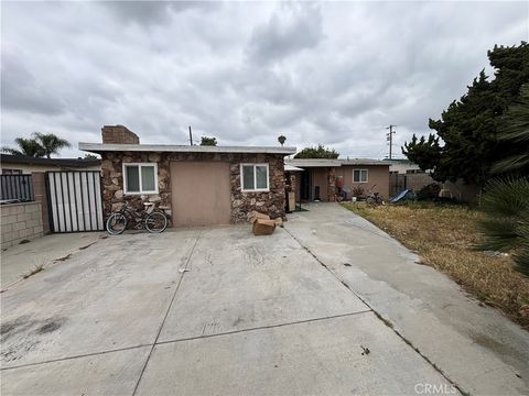 Photo of 9841 W. Chanticleer Rd RD, Anaheim, CA 92804 (MLS # OC26106601)