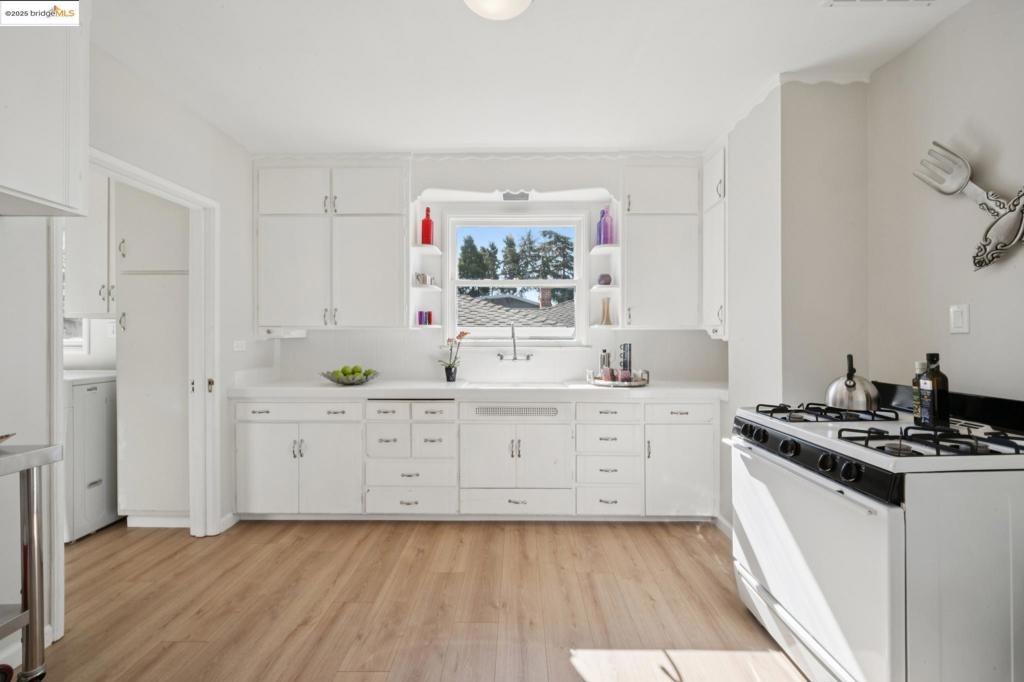 REDWOOD HEIGHTS - Residential