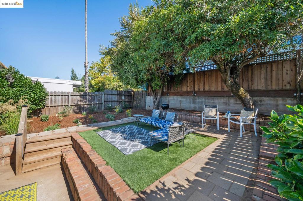 REDWOOD HEIGHTS - Residential