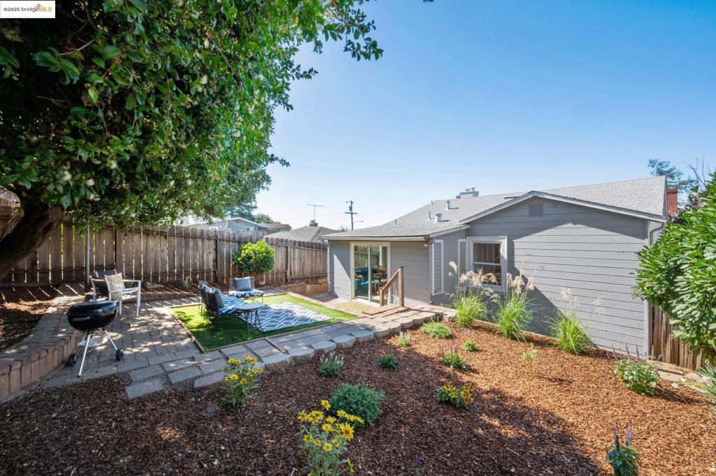 REDWOOD HEIGHTS - Residential