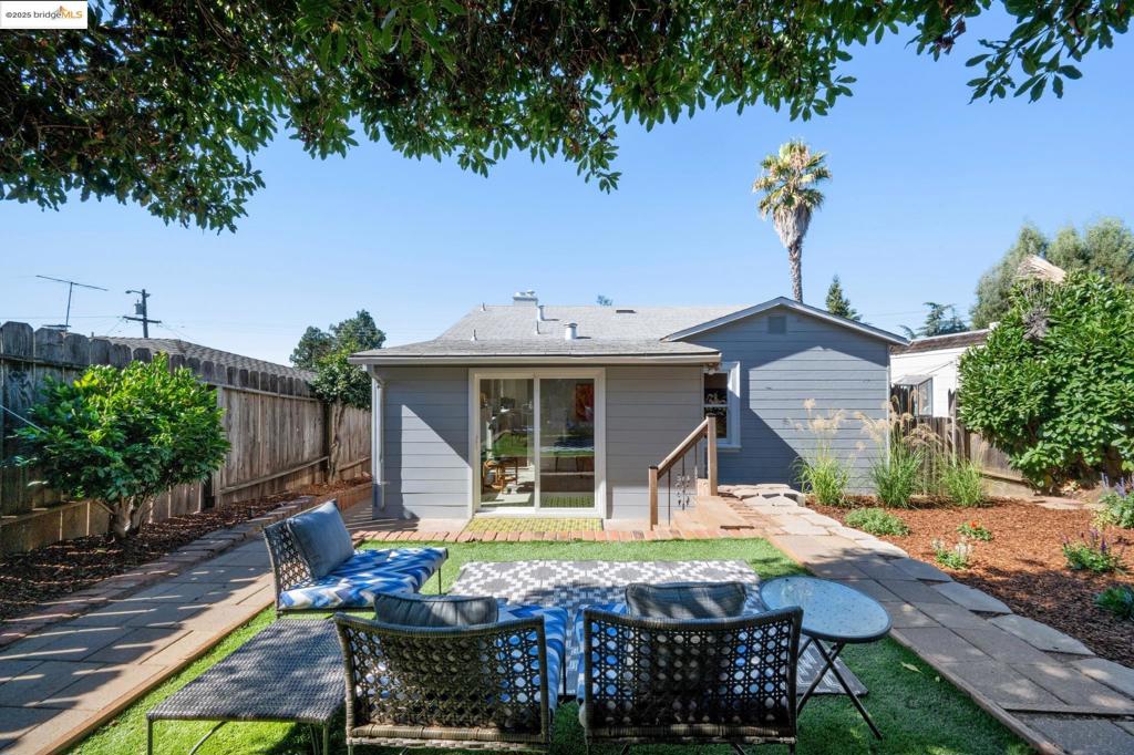 REDWOOD HEIGHTS - Residential