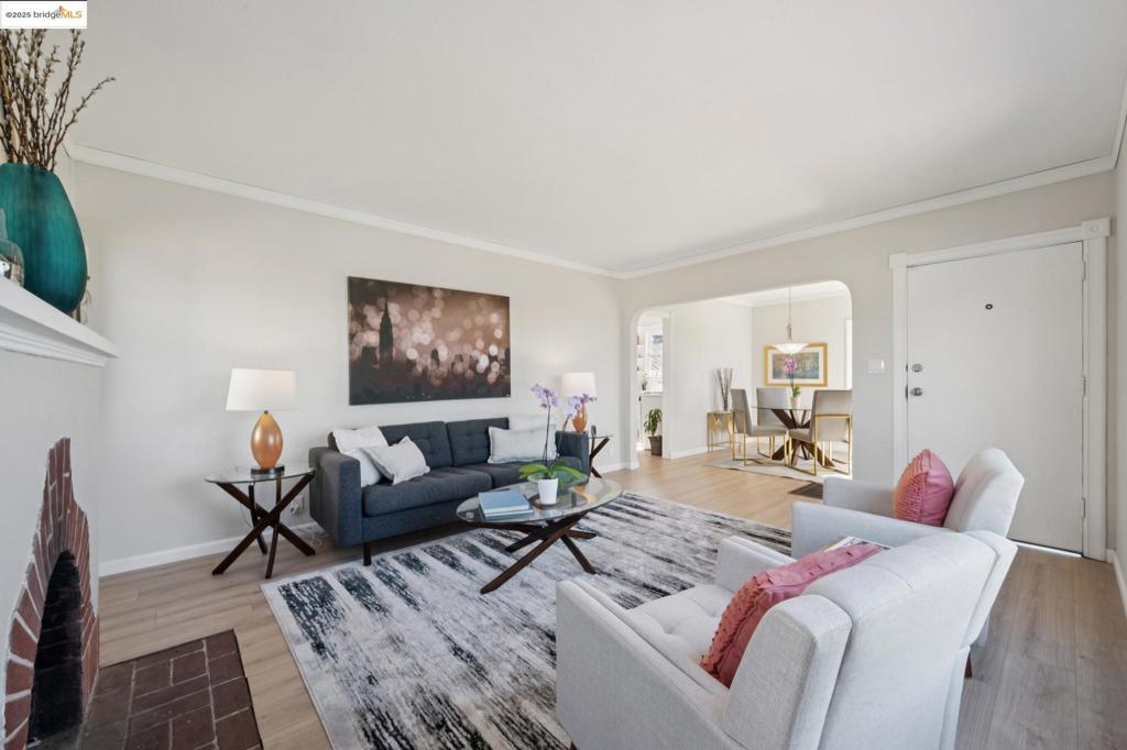 REDWOOD HEIGHTS - Residential
