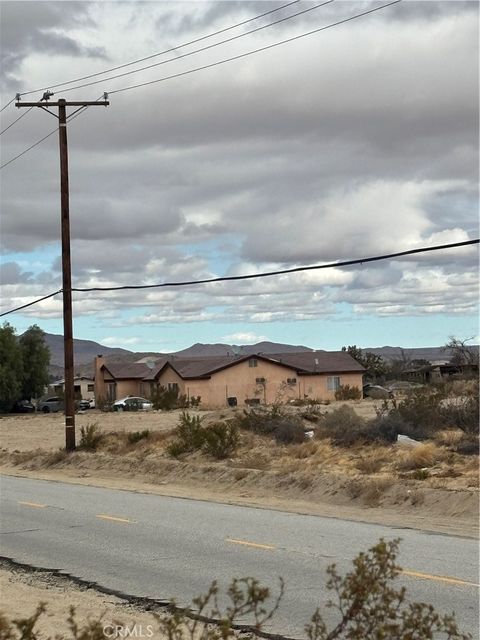 Photo of 165 E Avenue S, Palmdale, CA 93591 (MLS # SR26078486)