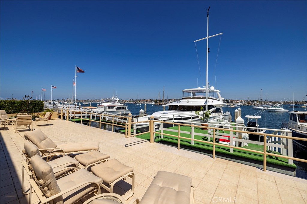 812 W Bay Ave