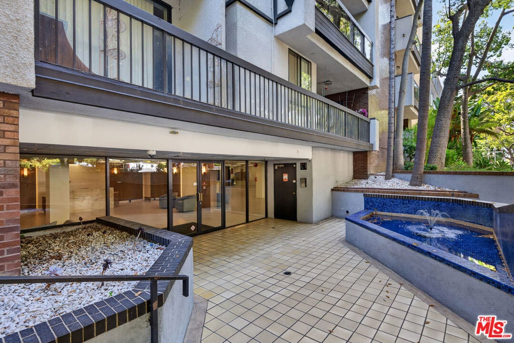 324 N Palm Drive 404