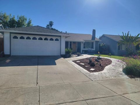 Photo of 170 Burning Tree Drive, San Jose, CA 95119 (MLS # ML82041648)