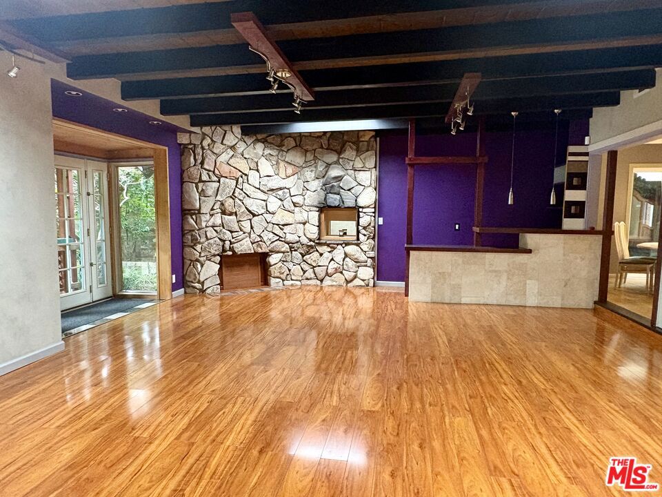 13522 Delano Street, Van Nuys CA 91401