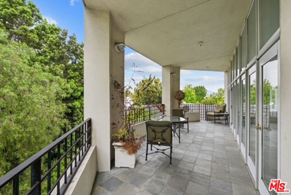 Properties 2 10351 Wilshire Boulevard PH1