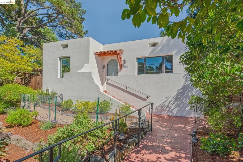 220 Moraga Ave