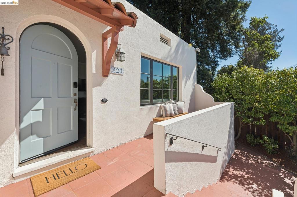 220 Moraga Ave