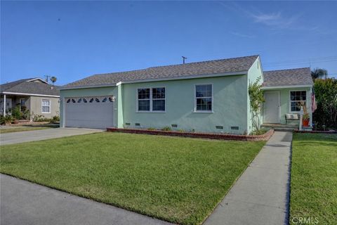 Photo of 2101 W Ash Ave, Fullerton, CA 92833 (MLS # PW26090818)