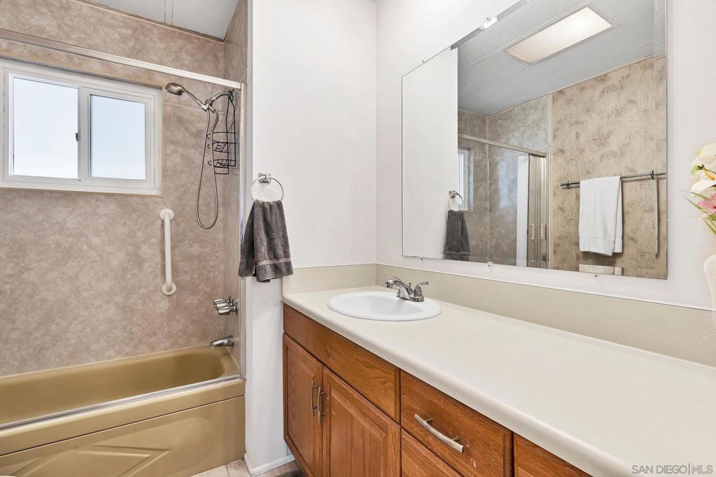 525 W El Norte Pkwy # 139