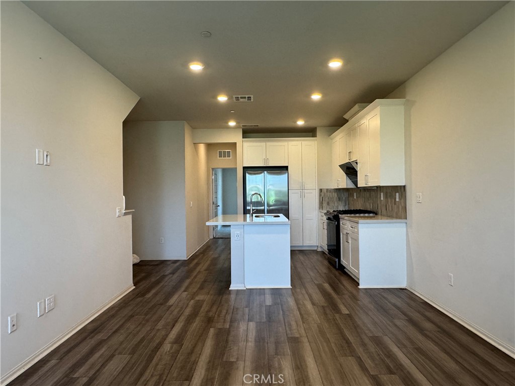 Properties 4 306 Lockhart Way