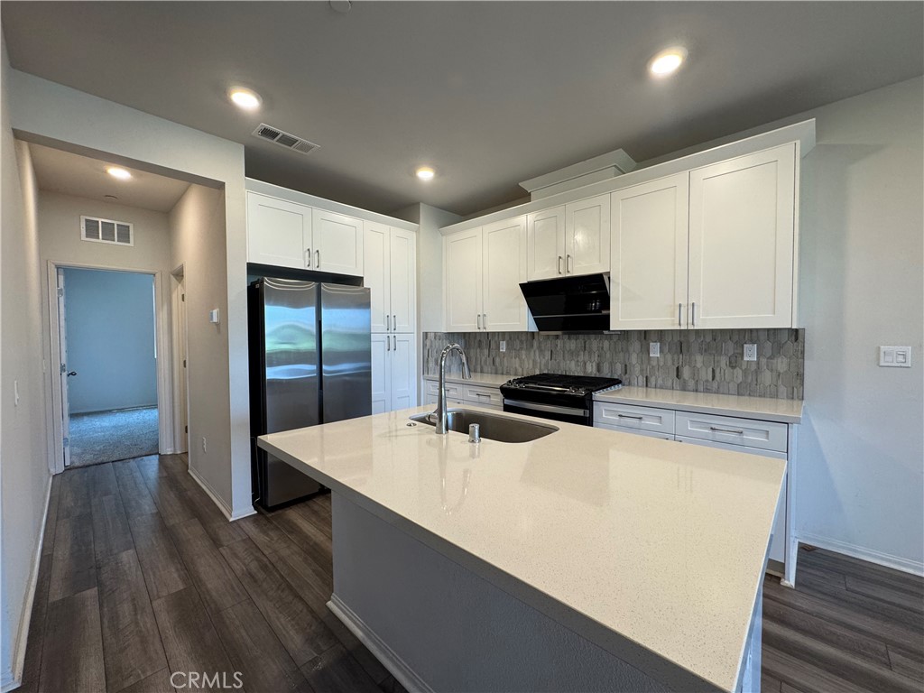 Properties 3 306 Lockhart Way