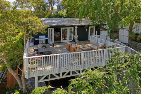 Photo of 3122 Oakcrest Dr, Los Angeles, CA 90068 (MLS # GD26085649)