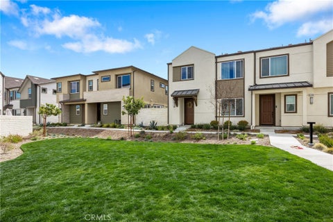 Photo of 27632 Ensemble PL, Valencia, CA 91381 (MLS # SR26148477)