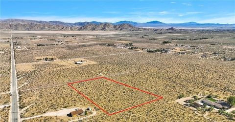 Photo of 0 Mountain View, Lucerne Valley, CA 92356 (MLS # HD25216395)