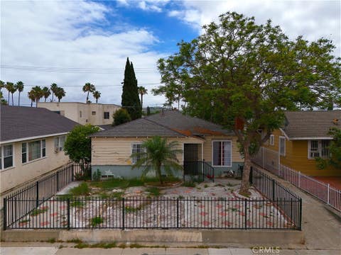 Photo of 2246 Locust AVE, Long Beach, CA 90806 (MLS # PV26148518)