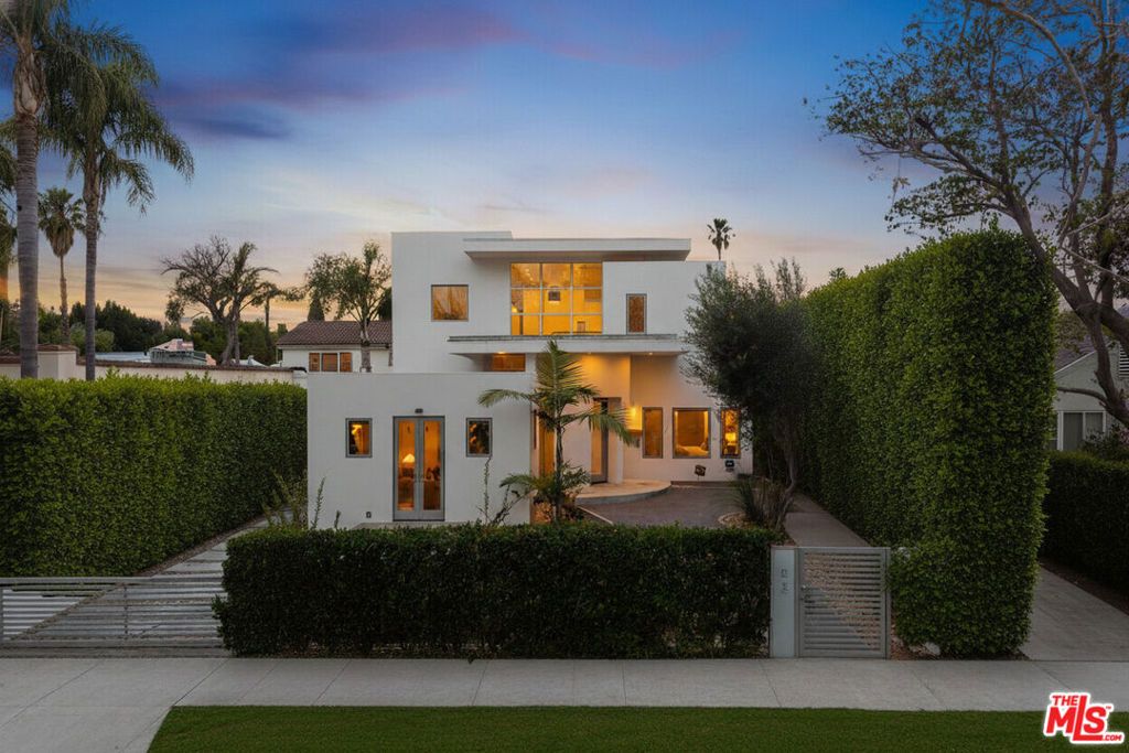 Photo of 753 N Orange Drive, Los Angeles, CA 90038 (MLS # 26644163)