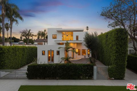 Photo of 753 N Orange Drive, Los Angeles, CA 90038 (MLS # 26644163)