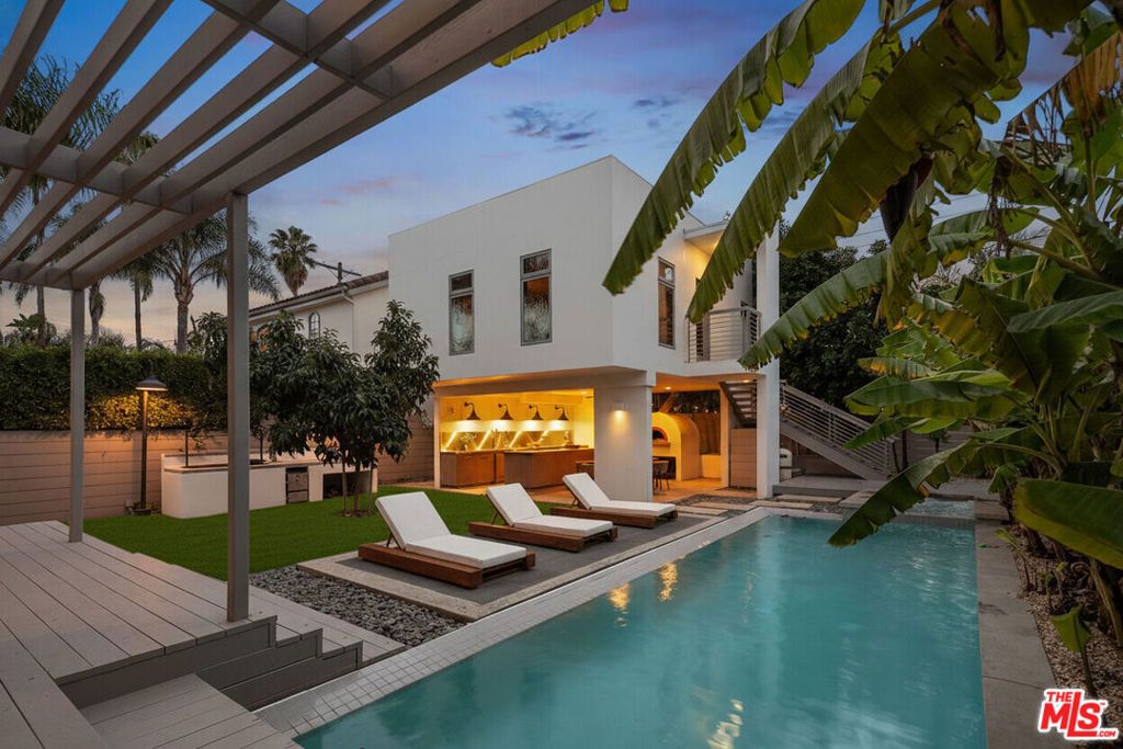 Photo of 753 N Orange Drive, Los Angeles, CA 90038 (MLS # 26644163)