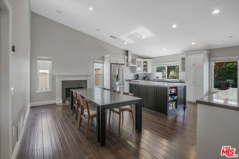 Photo of 438 Raindance Street, Thousand Oaks, CA 91360 (MLS # 26660491)