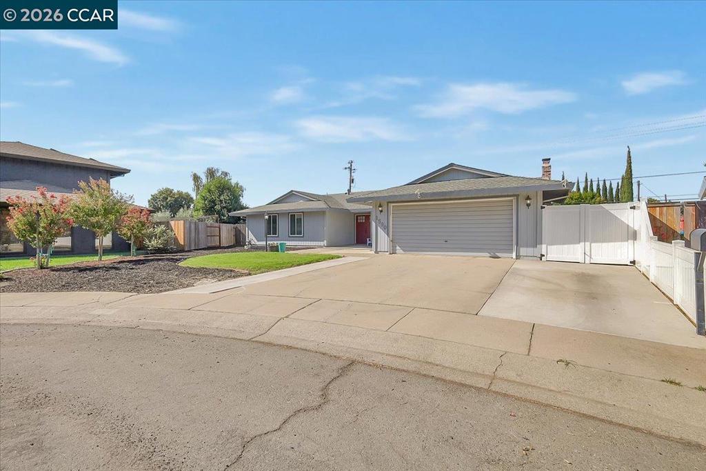 1590 Lisa Ct