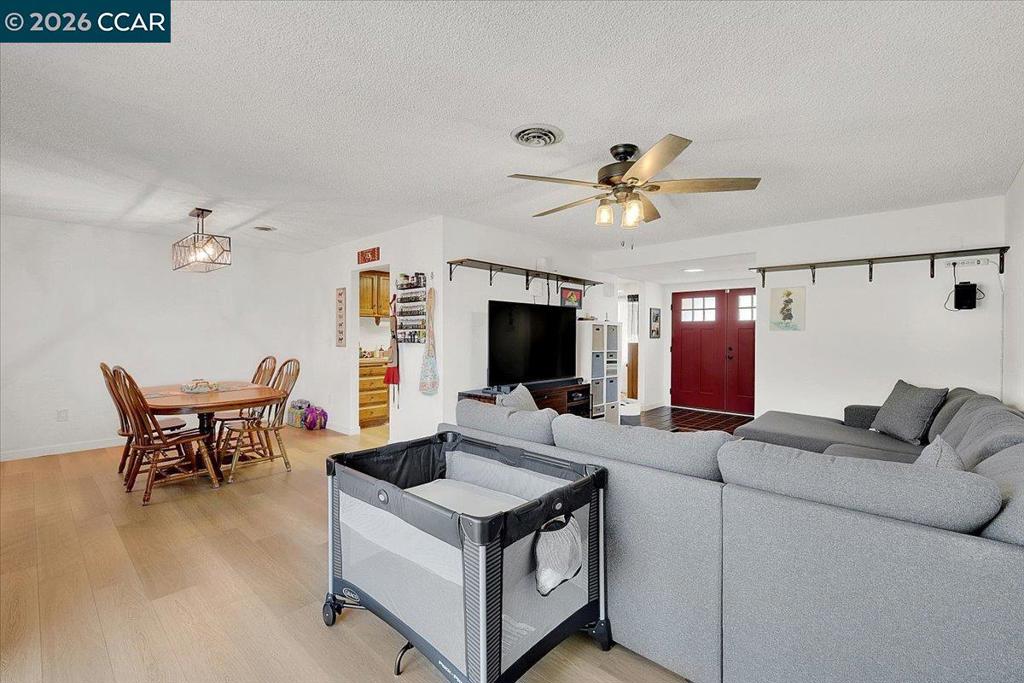 1590 Lisa Ct