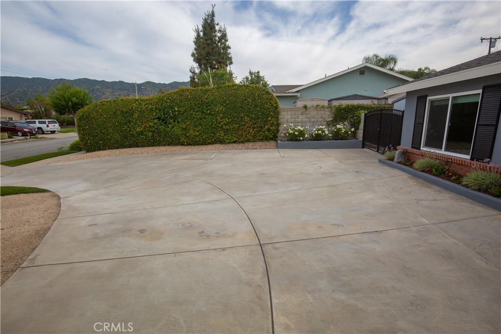 572 Willowgrove Avenue